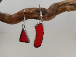 boucle d'oreille rouge irisé