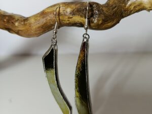 boucle d'oreille noir irisé