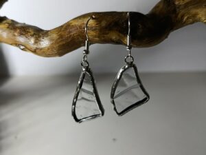 boucle d'oreille transparente