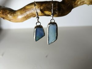 boucle d'oreille transparente