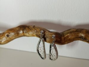 boucle d'oreille transparente